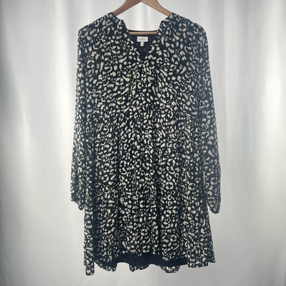 The Get Long Sleeve V Neck Gold Thread Mini Dress in‎ Black White Print Size L